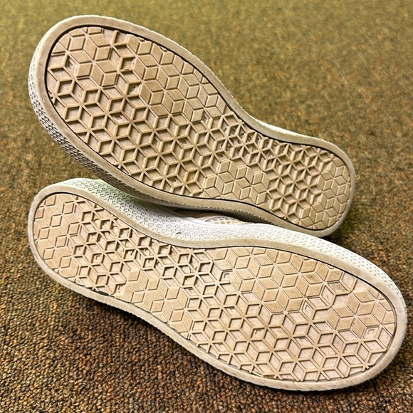 Girls K Swiss Sneakers - Picture 2 of 8